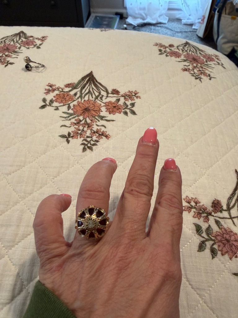 Sarah Cov Gold Tone Floral Ring With Red And Clear Stones Adjustable 27$